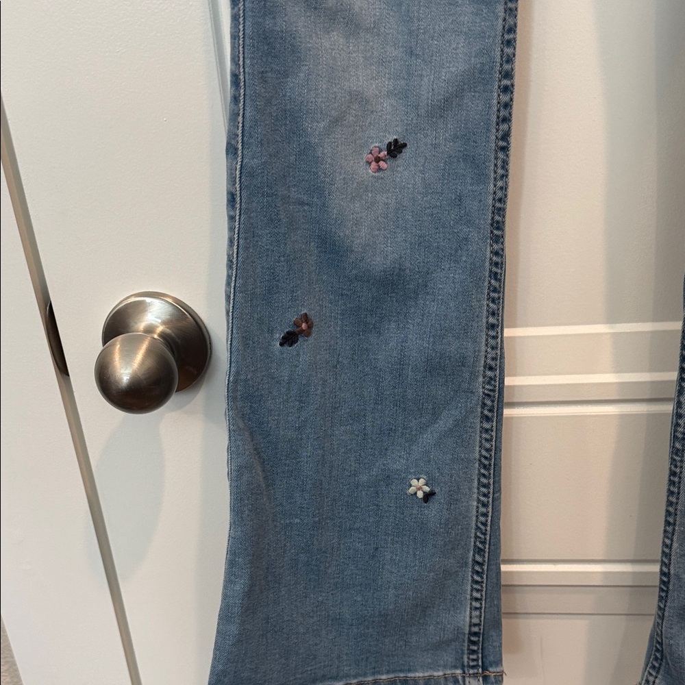 Abercrombie Kids Light Blue Embroidered Jeans - Picture 4 of 8